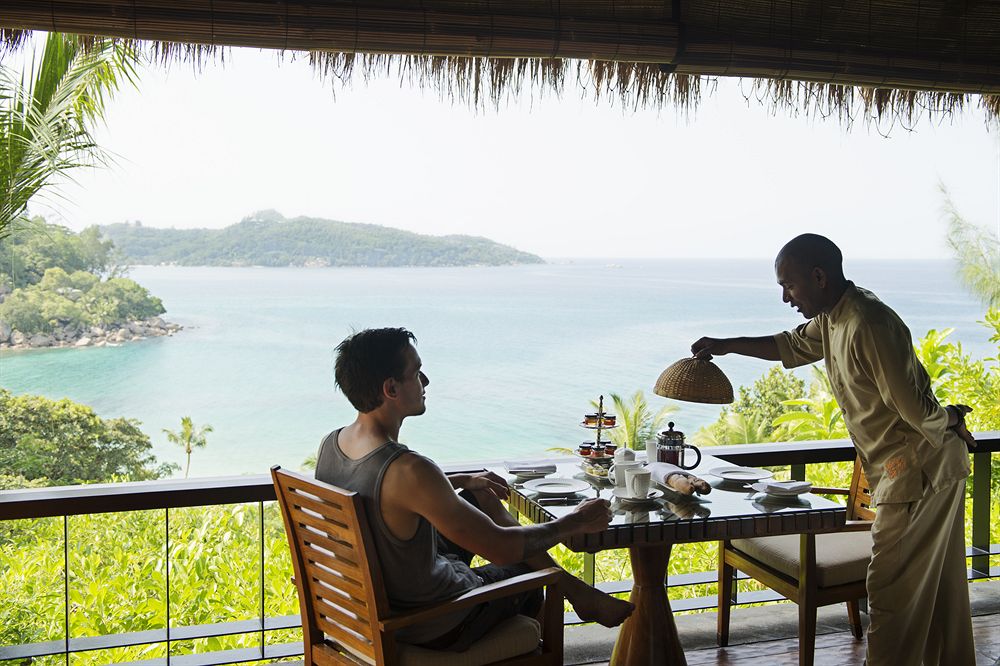 Dining Maia