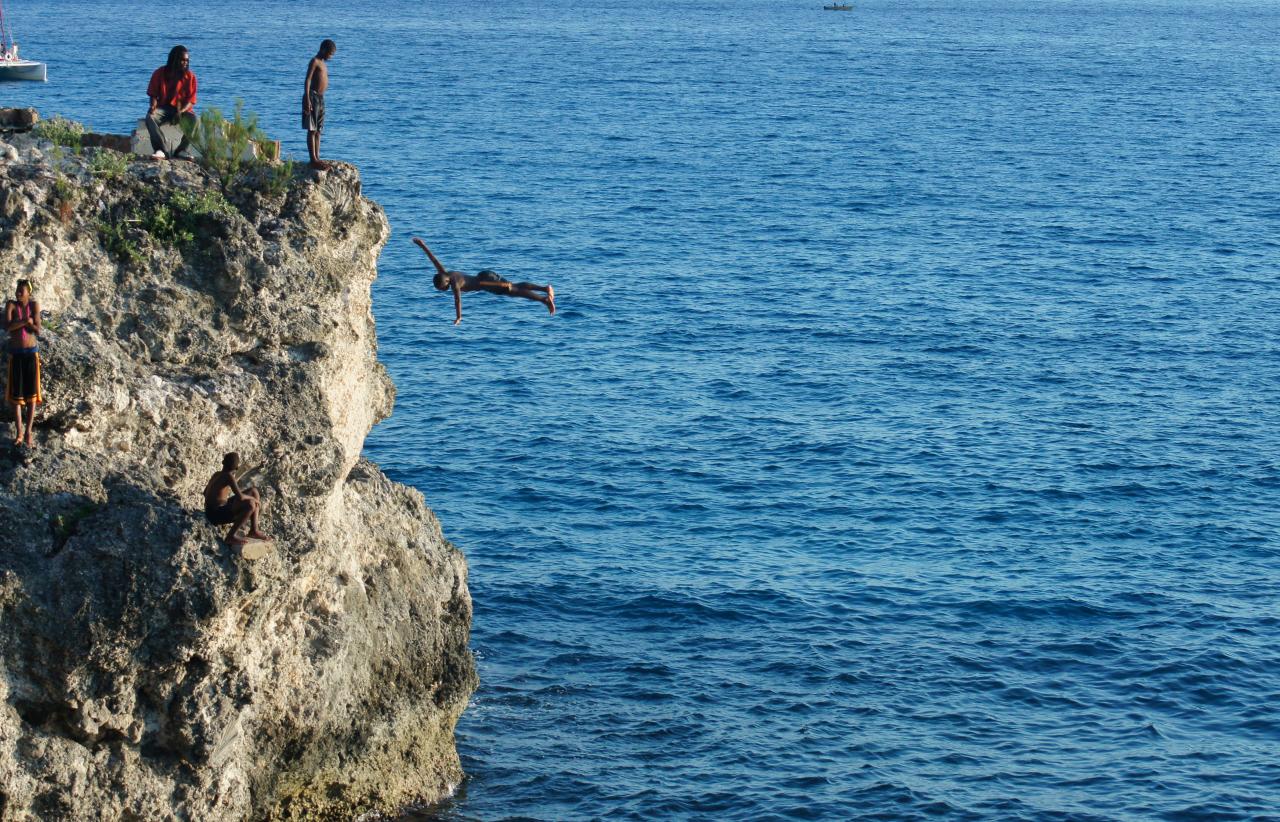 cliff-diving-in-negril