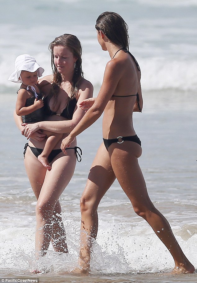 Gisele with sister and daughter Vivian