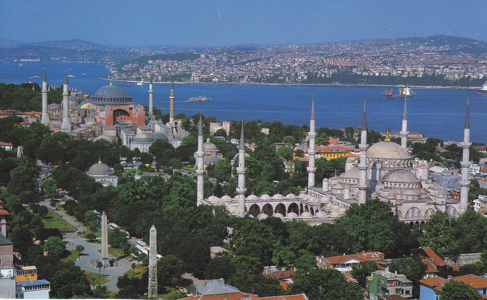 istanbul-hagia-sophia-blue-mosqueturkey-istanbul-right-sultan-ahmed-mosque-blue-mosque-doqvtsct